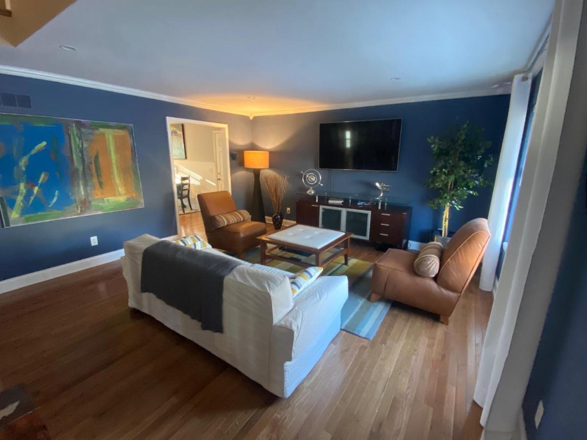 Here It Is! Cool Cape Cod-3 Br-2.5 Bath-12 Guests Olathe Exterior photo