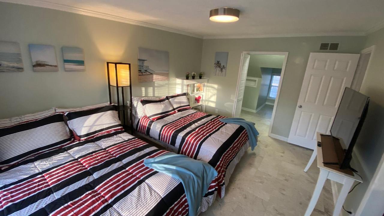 Here It Is! Cool Cape Cod-3 Br-2.5 Bath-12 Guests Olathe Exterior photo
