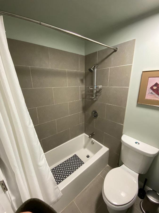 Here It Is! Cool Cape Cod-3 Br-2.5 Bath-12 Guests Olathe Exterior photo