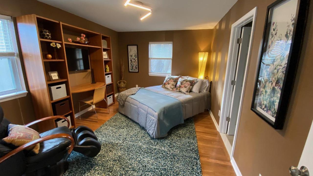 Here It Is! Cool Cape Cod-3 Br-2.5 Bath-12 Guests Olathe Exterior photo