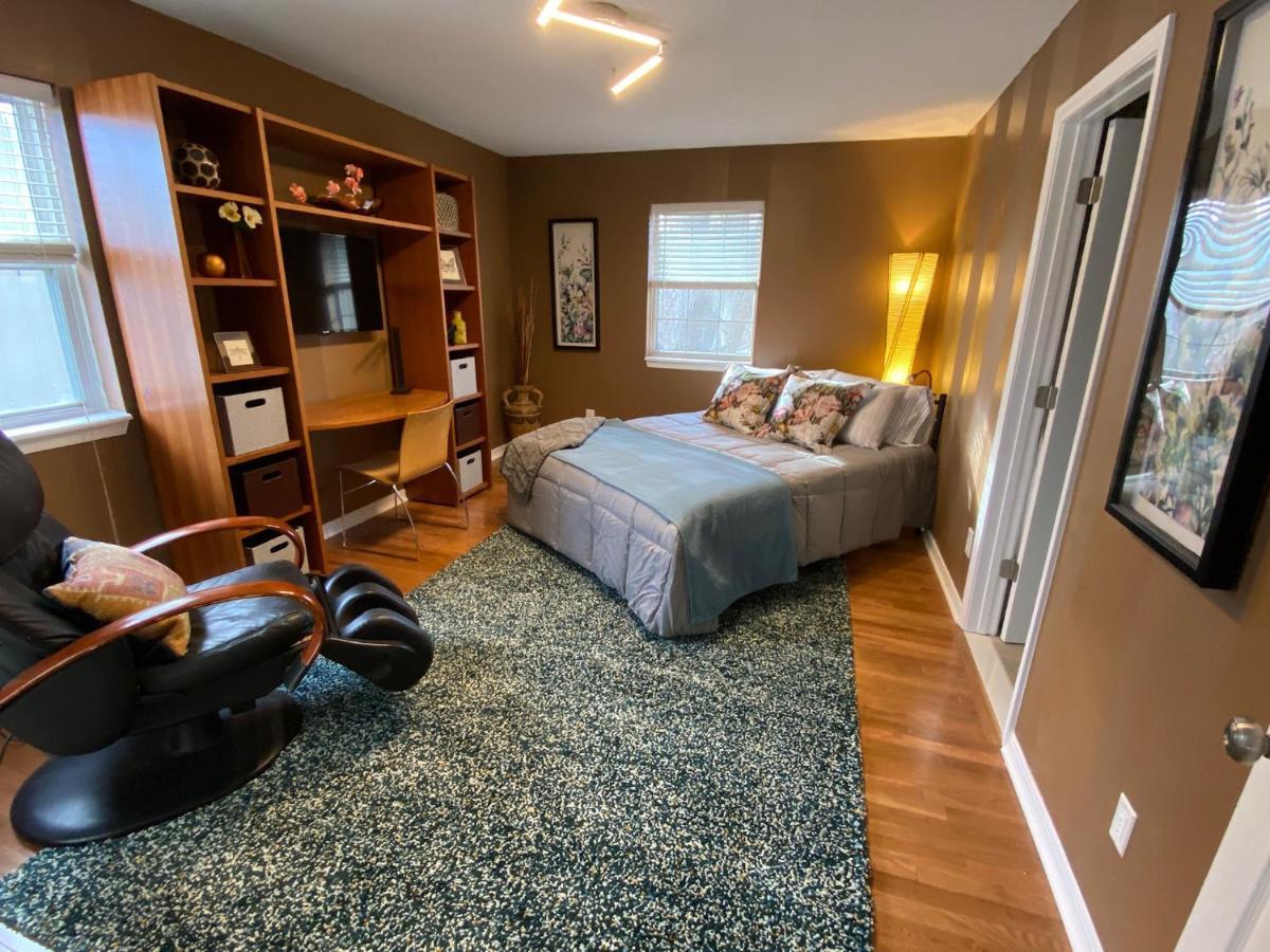 Here It Is! Cool Cape Cod-3 Br-2.5 Bath-12 Guests Olathe Exterior photo
