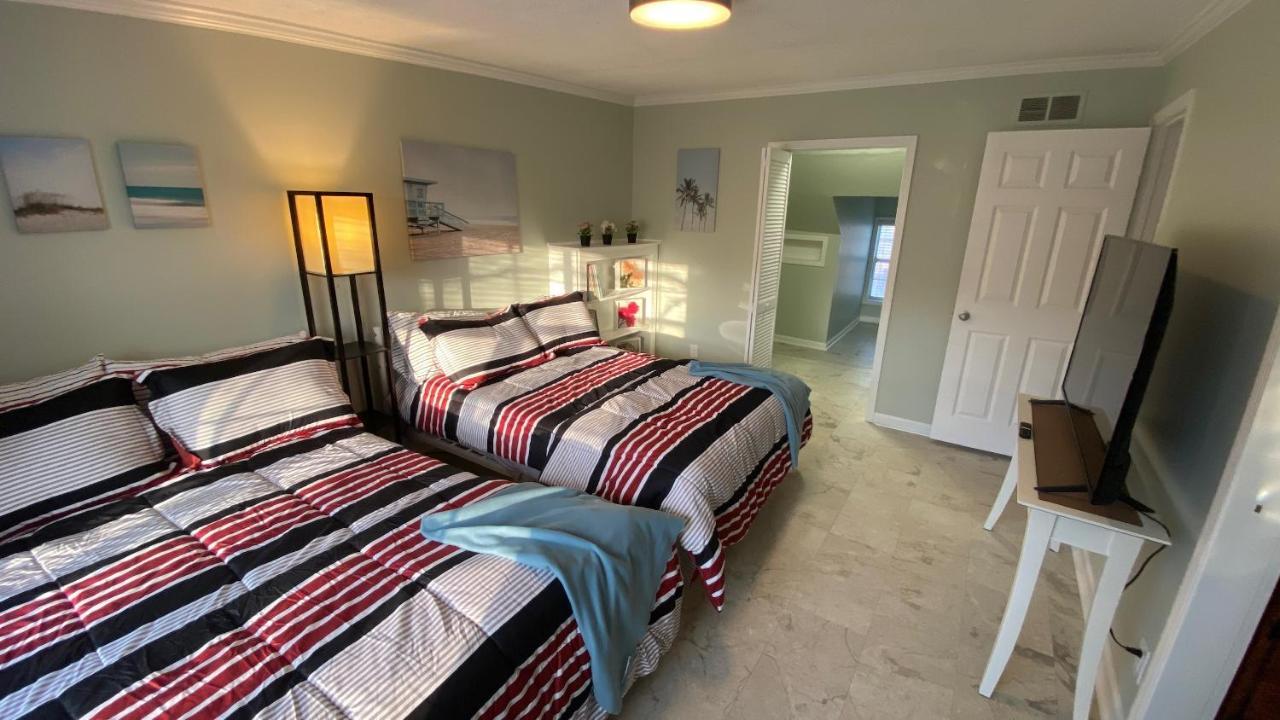 Here It Is! Cool Cape Cod-3 Br-2.5 Bath-12 Guests Olathe Exterior photo