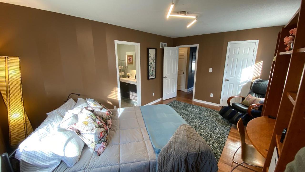 Here It Is! Cool Cape Cod-3 Br-2.5 Bath-12 Guests Olathe Exterior photo